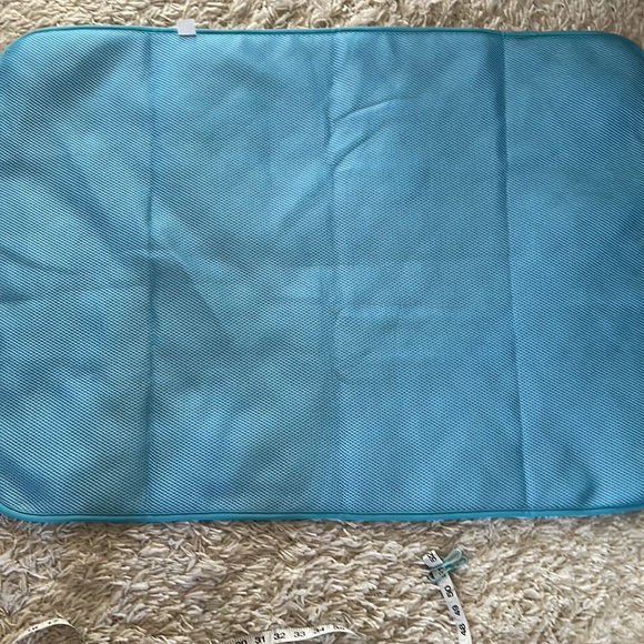 BOGO Pet Cooling Mat - Picture 5 of 7